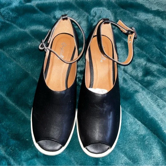 Qupid Selfie Platform Sandals - Picture 6 of 6